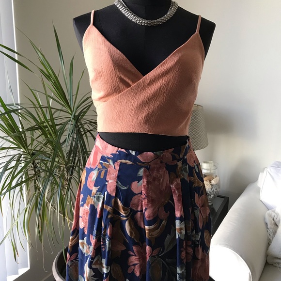 🌼Pretty Summer Party Outfit 🌼 - Picture 3 of 8